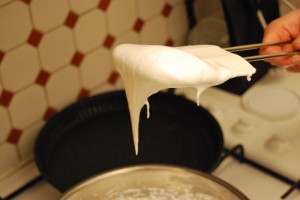 meringue forming a bird's peak