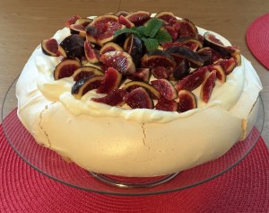 Pavlova with figues